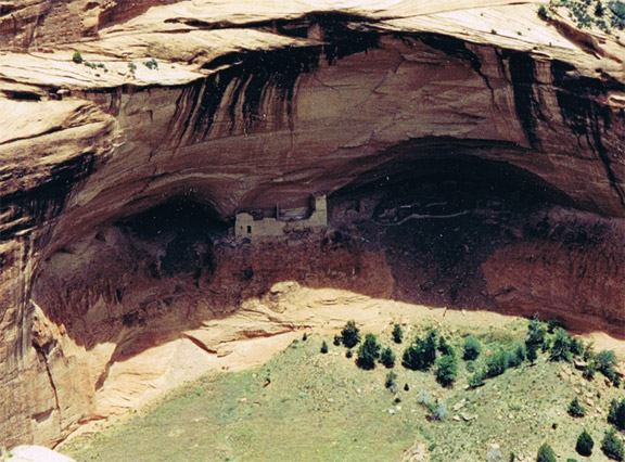 Cliff village in Canyon de Chelly