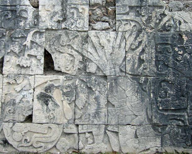 Glyphs depicting beheading of ball player after he scored